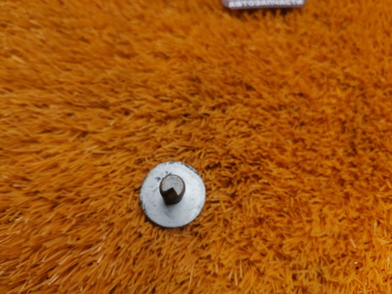 болт подвески, 50 рублей, Красноярск