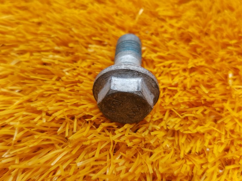 болт подвески, 50 рублей, Красноярск