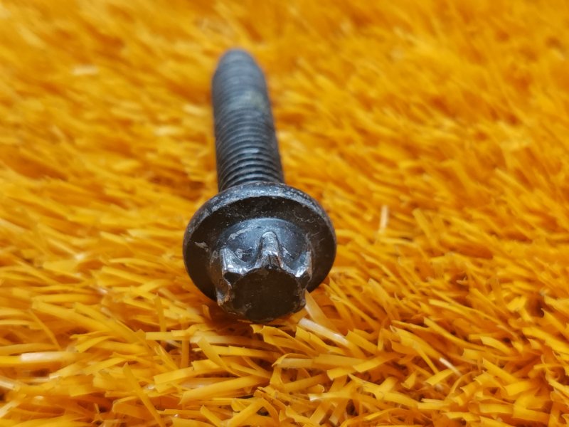 болт подвески, 50 рублей, Красноярск