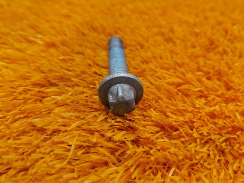 болт подвески, 50 рублей, Красноярск