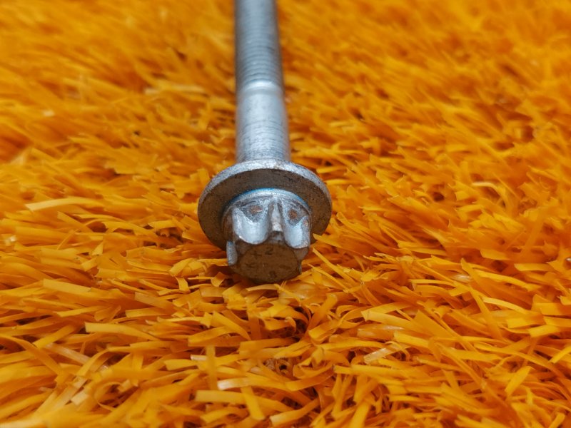 болт подвески, 50 рублей, Красноярск