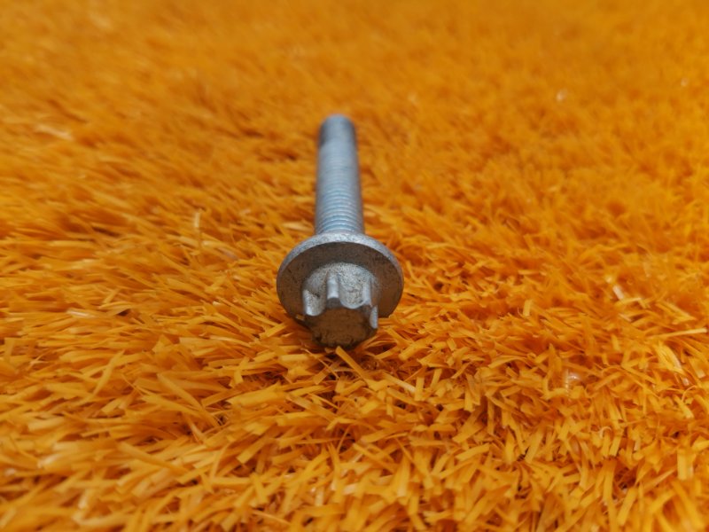 болт подвески, 50 рублей, Красноярск