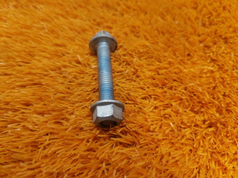 болт подвески, 100 рублей, Красноярск