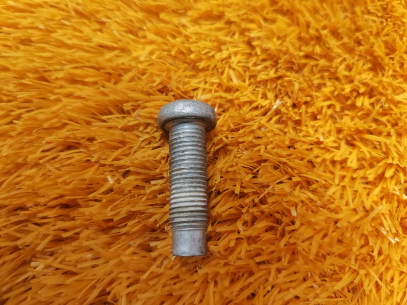 болт подвески, 50 рублей, Красноярск