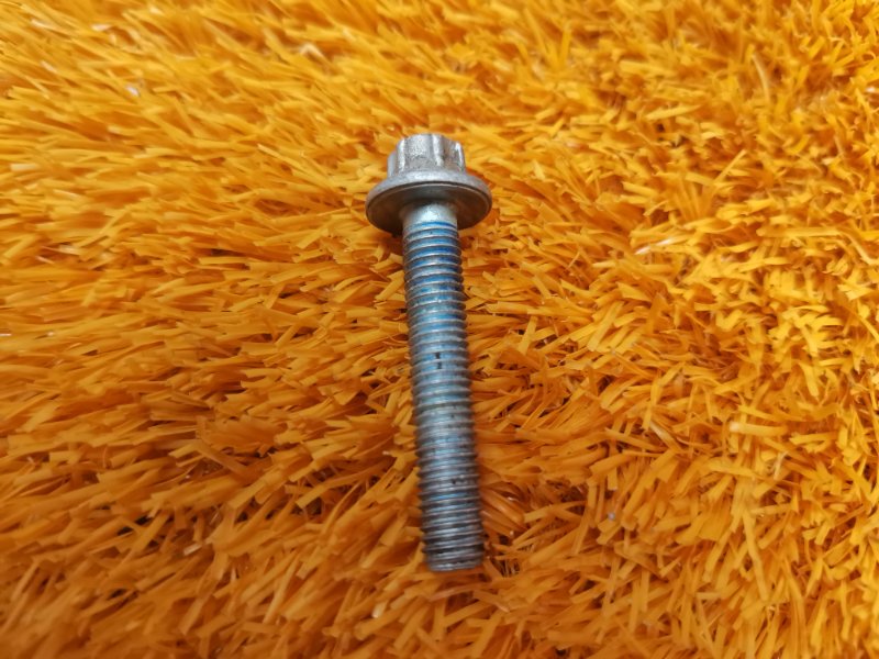 болт подвески, 50 рублей, Красноярск