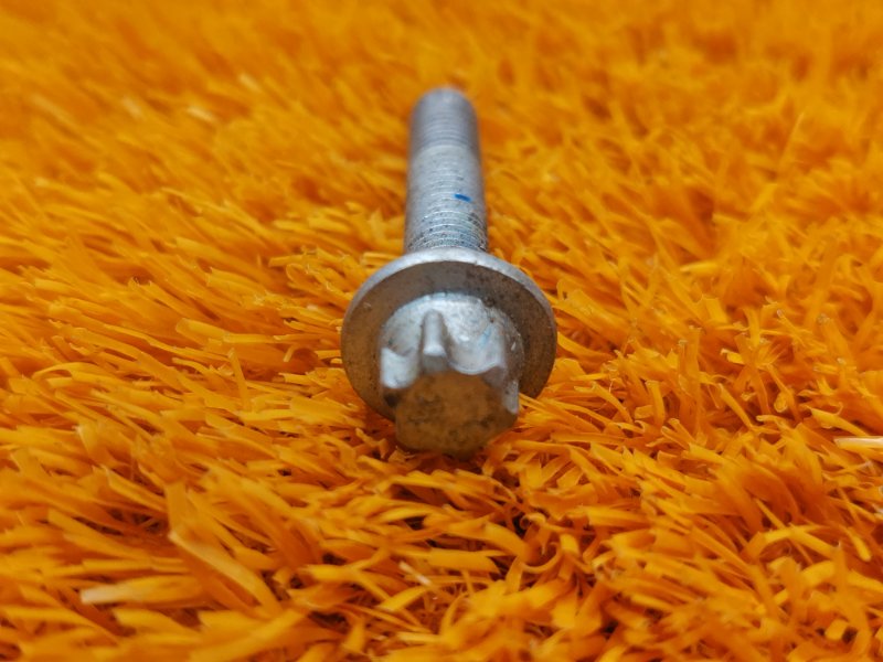 болт подвески, 50 рублей, Красноярск