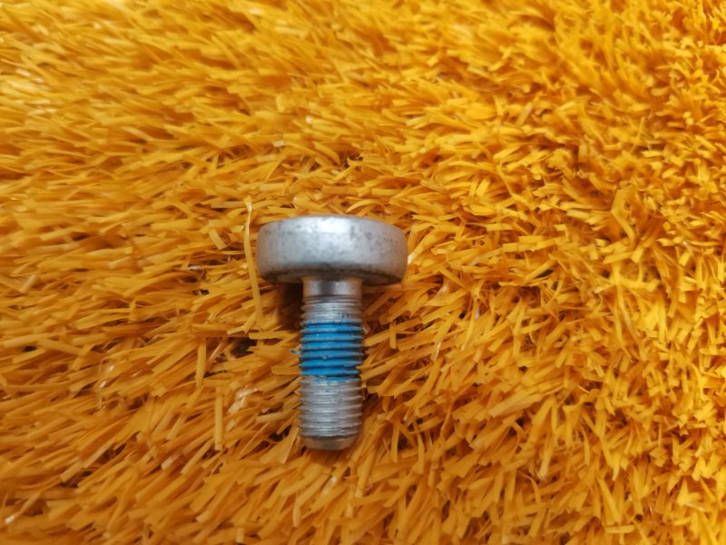 болт подвески, 50 рублей, Красноярск