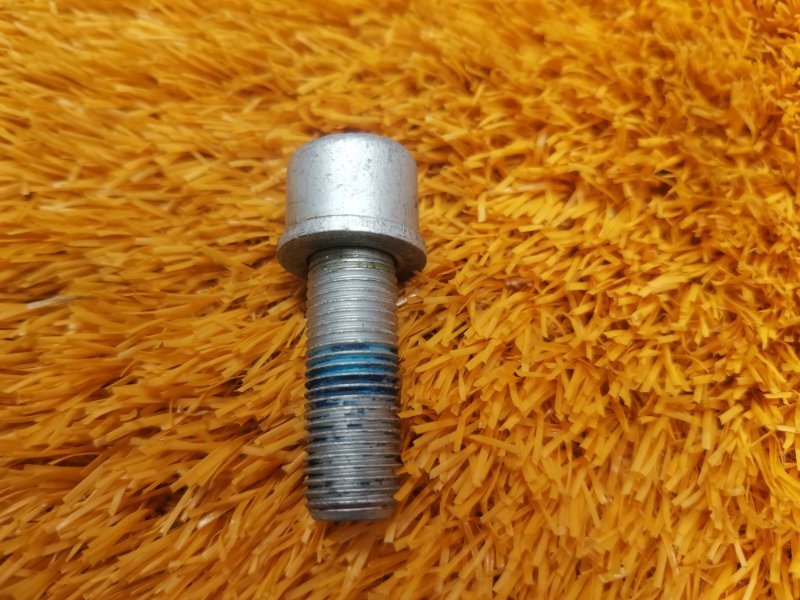 болт подвески, 100 рублей, Красноярск