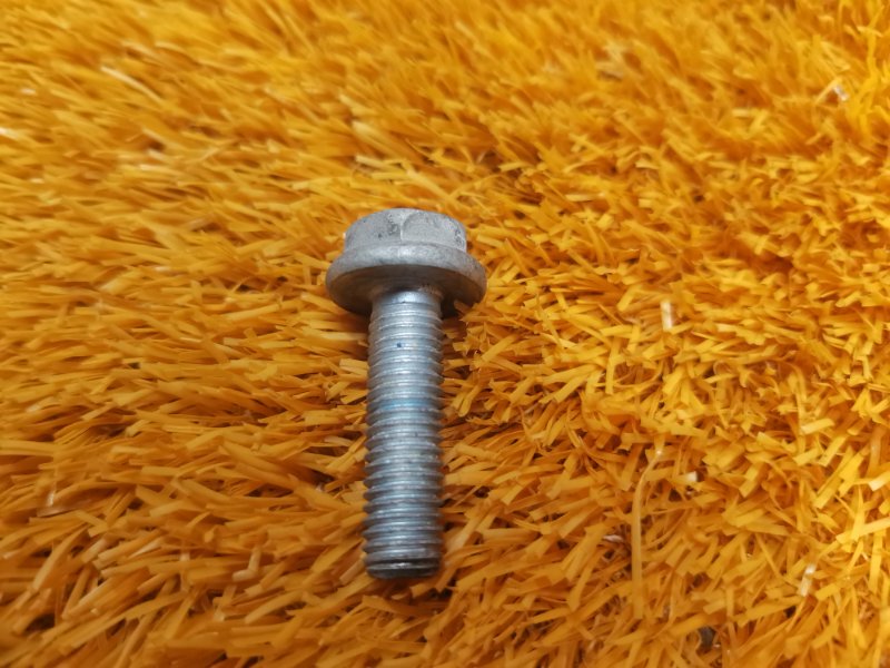 болт подвески, 50 рублей, Красноярск