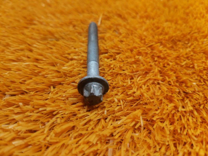 болт подвески, 50 рублей, Красноярск