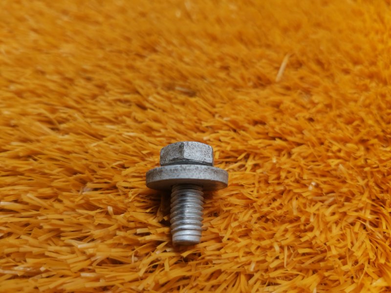 болт подвески, 50 рублей, Красноярск