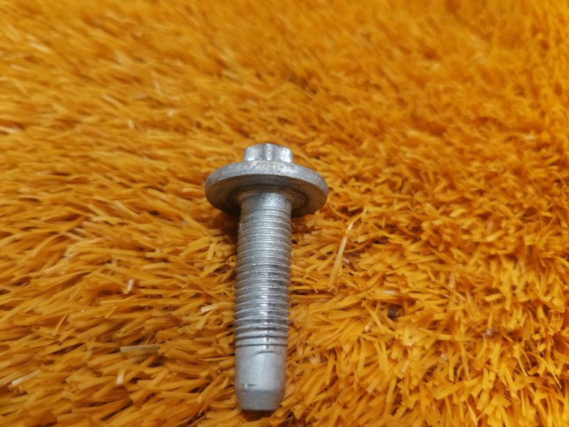 болт подвески, 100 рублей, Красноярск