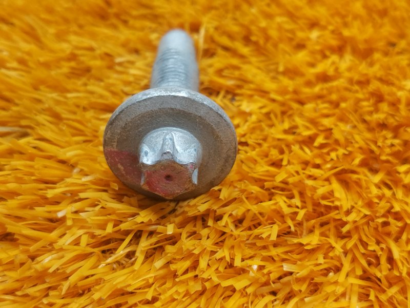 болт подвески, 100 рублей, Красноярск