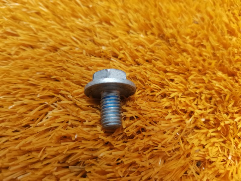 болт подвески, 50 рублей, Красноярск