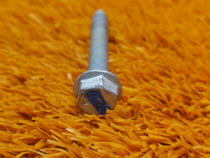 болт подвески, 50 рублей, Красноярск