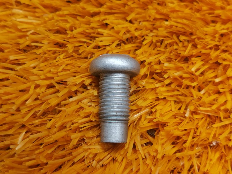 болт подвески, 50 рублей, Красноярск