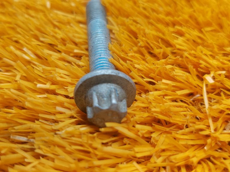 болт подвески, 50 рублей, Красноярск