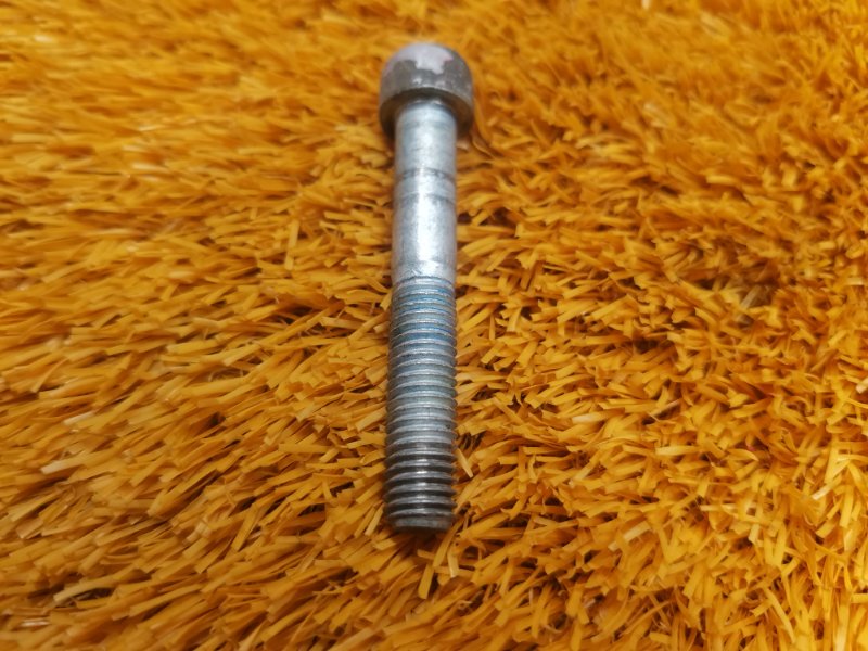 болт подвески, 50 рублей, Красноярск