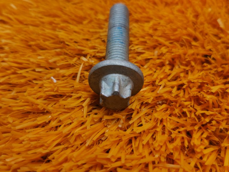 болт подвески, 50 рублей, Красноярск