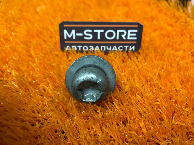 болт подвески, 50 рублей, Красноярск