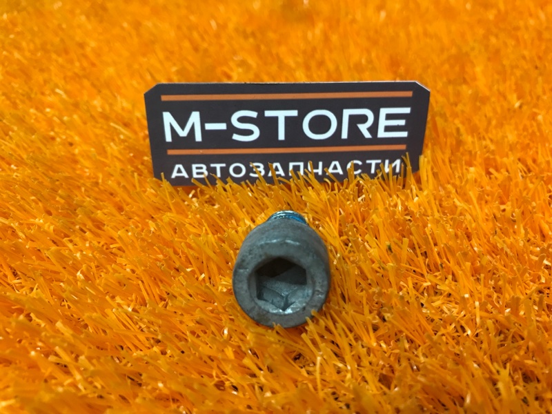 болт подвески, 50 рублей, Красноярск