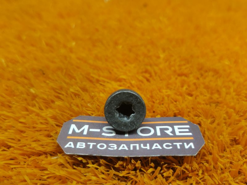 болт подвески, 50 рублей, Красноярск