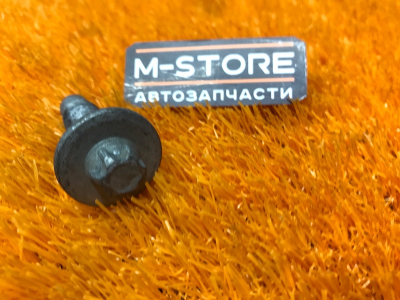 болт подвески, 50 рублей, Красноярск