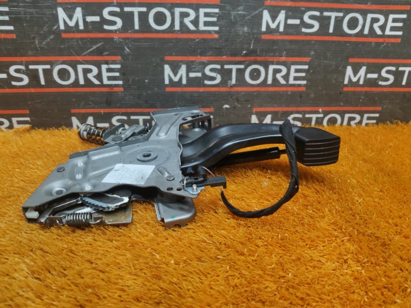 Педаль стояночного тормоза, 500 рублей, Красноярск