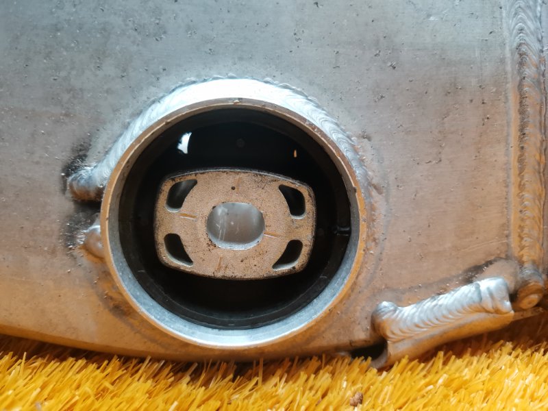 Балка поперечная (подрамник), 1690 рублей, Красноярск