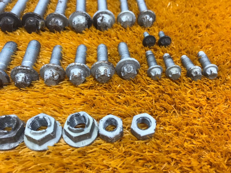 Болты и гайки задней подвески, 1000 рублей, Красноярск