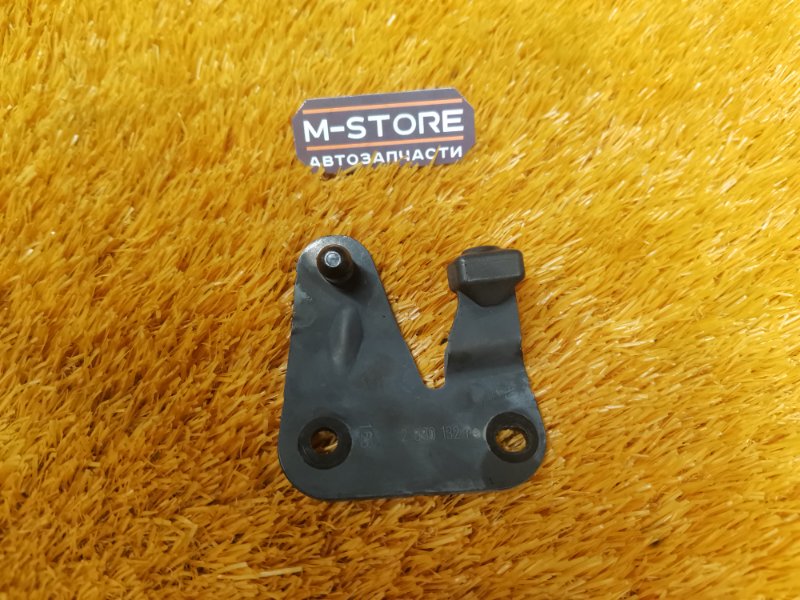 кронштейн амортизатора багажника, 250 рублей, Красноярск