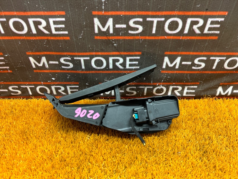 педаль газа, 1000 рублей, Красноярск