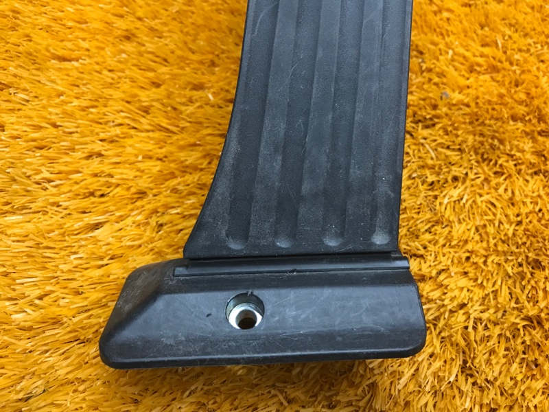 педаль газа, 1000 рублей, Красноярск