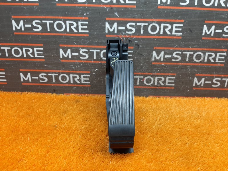 педаль газа, 1000 рублей, Красноярск