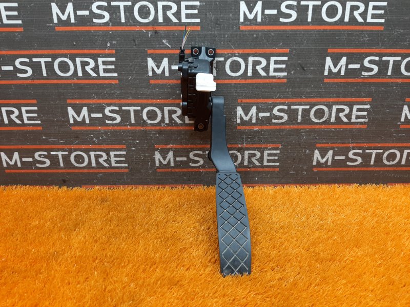 педаль газа, 500 рублей, Красноярск