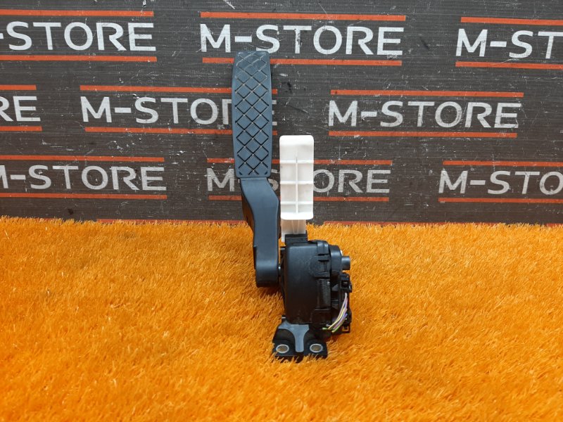 педаль газа, 500 рублей, Красноярск