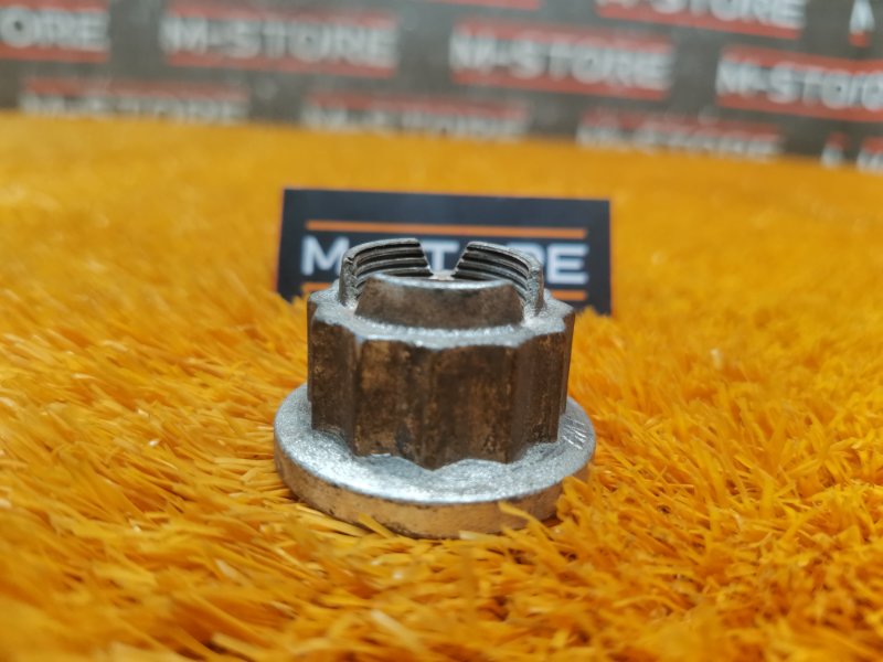 Гайка привода, 100 рублей, Красноярск