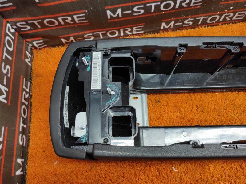 Консоль между сидений, 1000 рублей, Красноярск