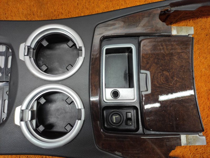 Консоль между сидений, 1000 рублей, Красноярск