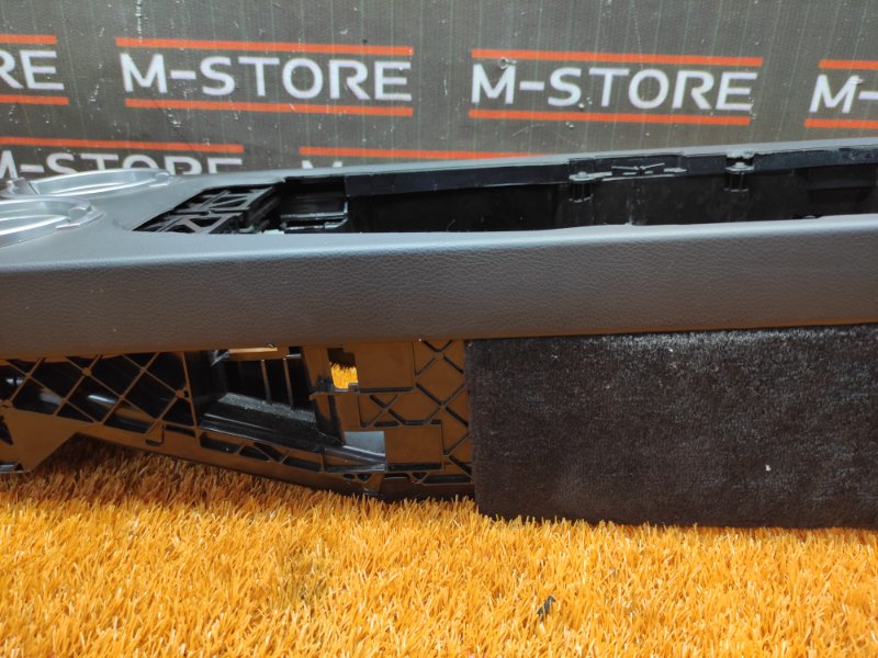 Консоль между сидений, 1000 рублей, Красноярск