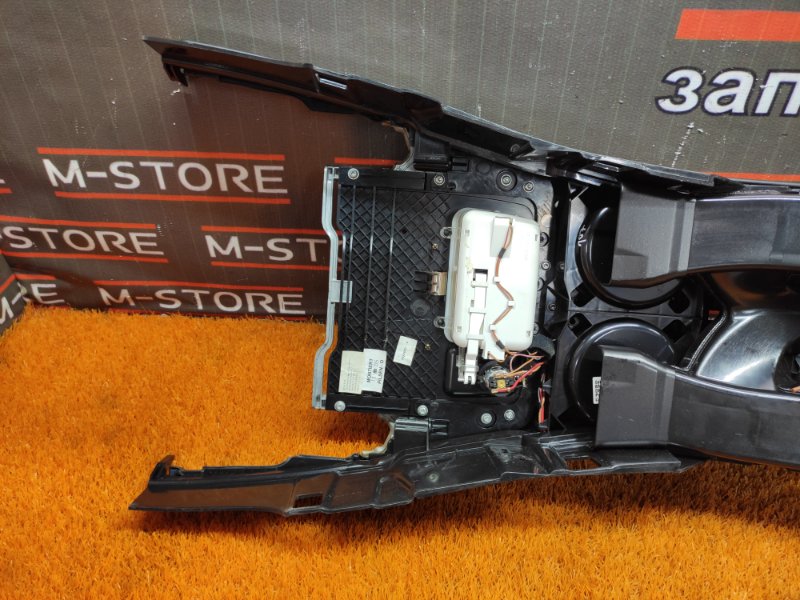 Консоль между сидений, 1000 рублей, Красноярск