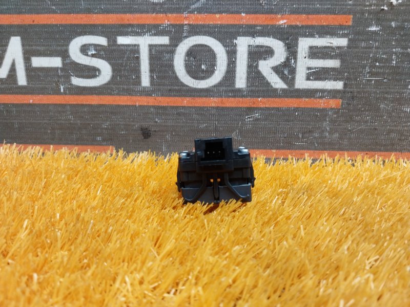 Кнопка управления дисплеем, 500 рублей, Красноярск