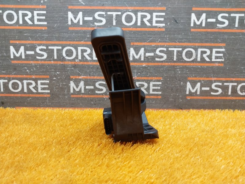 педаль газа, 1000 рублей, Красноярск