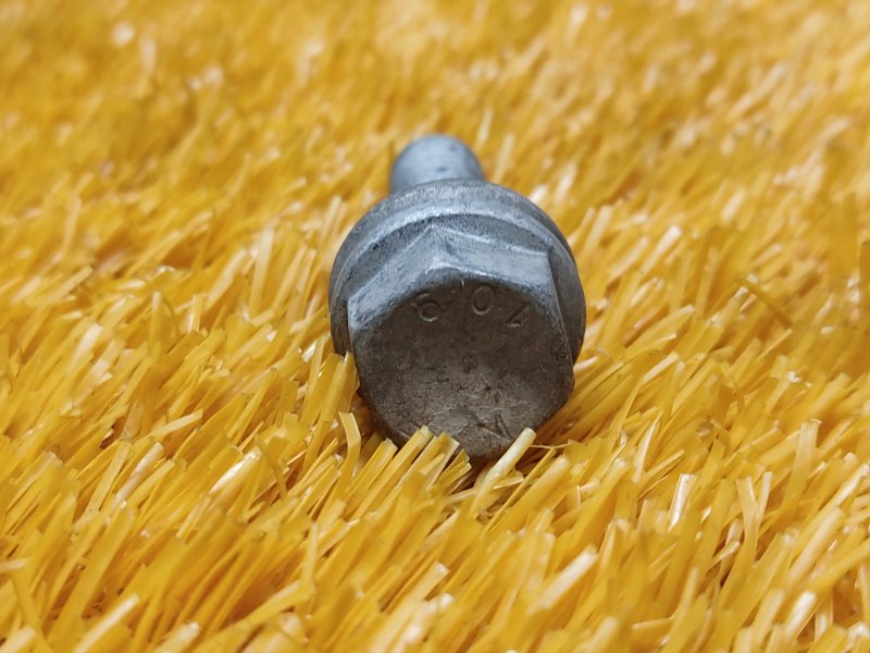 болт подвески, 50 рублей, Красноярск