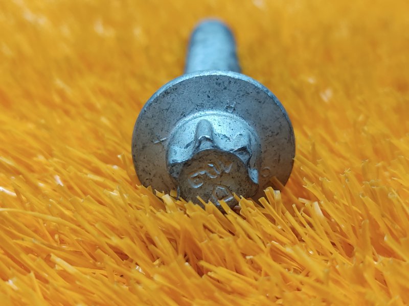 болт подвески, 100 рублей, Красноярск