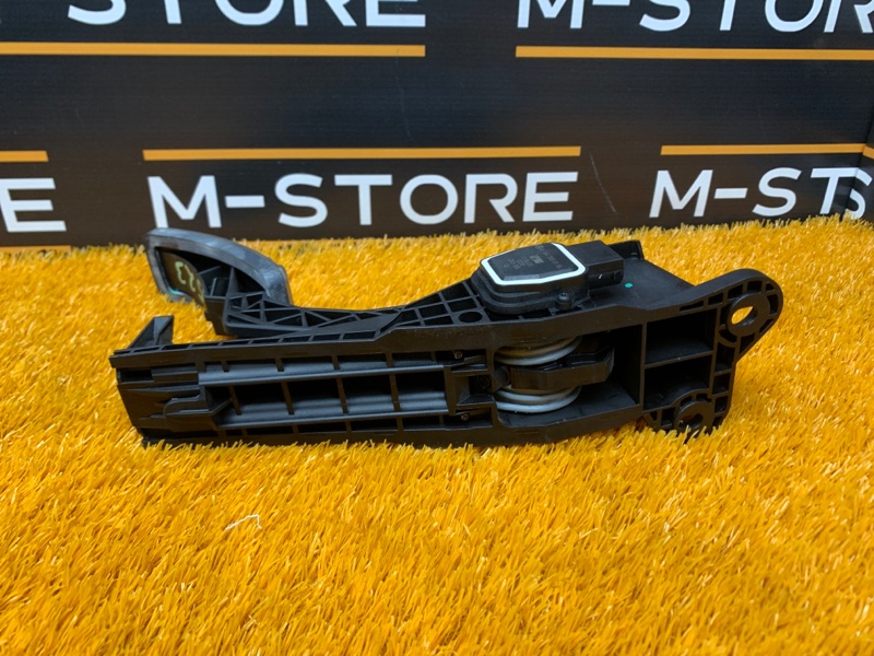 педаль газа, 1000 рублей, Красноярск