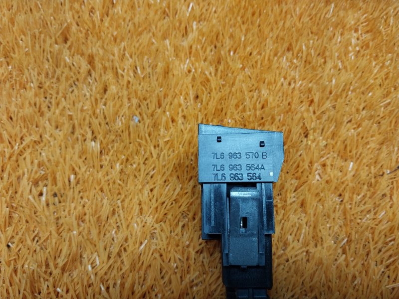 Кнопка подогрева сидений, 200 рублей, Красноярск