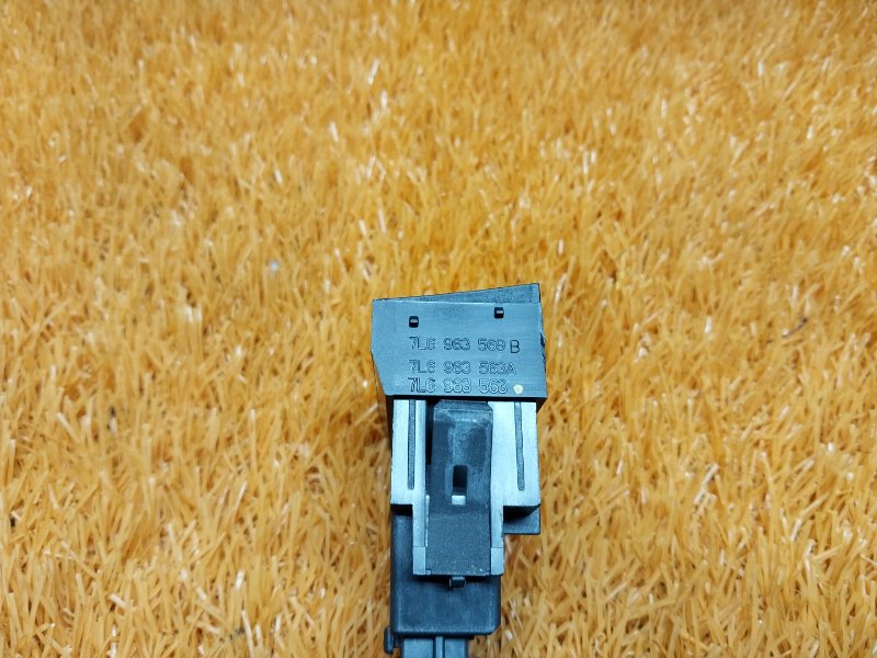 Кнопка подогрева сидений, 200 рублей, Красноярск