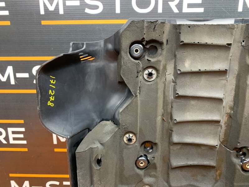 крышка двигателя, 1000 рублей, Красноярск