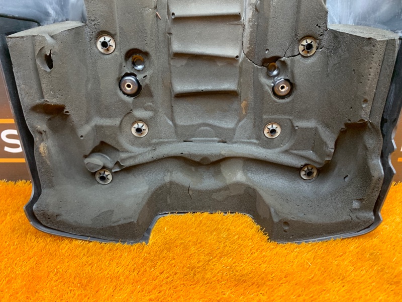 крышка двигателя, 1000 рублей, Красноярск